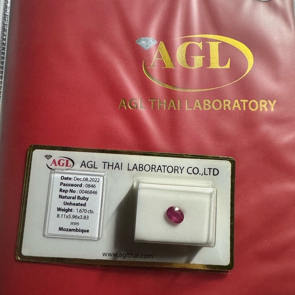 Very Rare 1.67 Carat Ruby, UNHEATED, Natural, Mozambique Ruby, AGL Certified - Picture 5 of 5